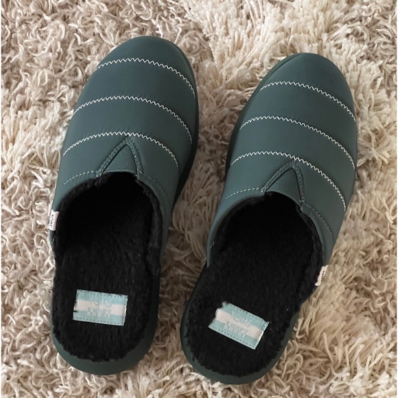 Toms X Krost collab collection slides - Picture 1 of 3